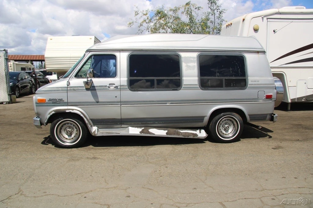 1992 Chevrolet G-Series Van - Image 3 of 21