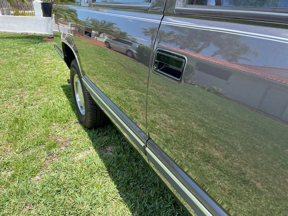 1992 Chevrolet Suburban 8th Gen - Image 28 of 31