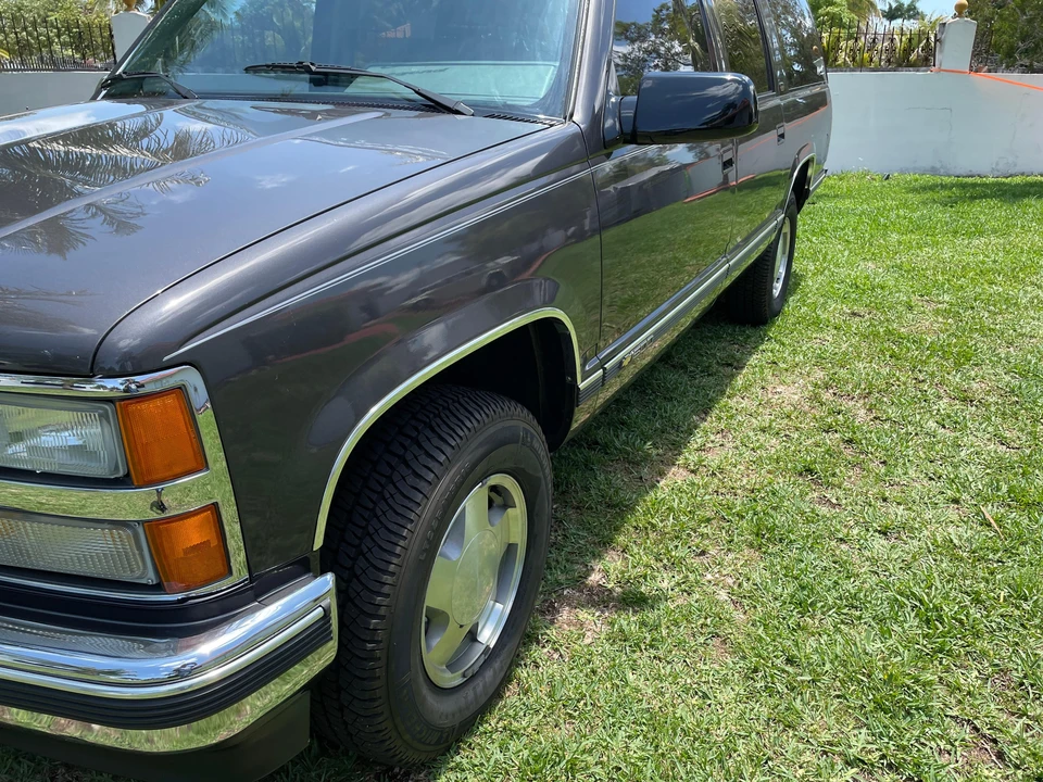 1992 Chevrolet Suburban 8th Gen - Image 20 of 31