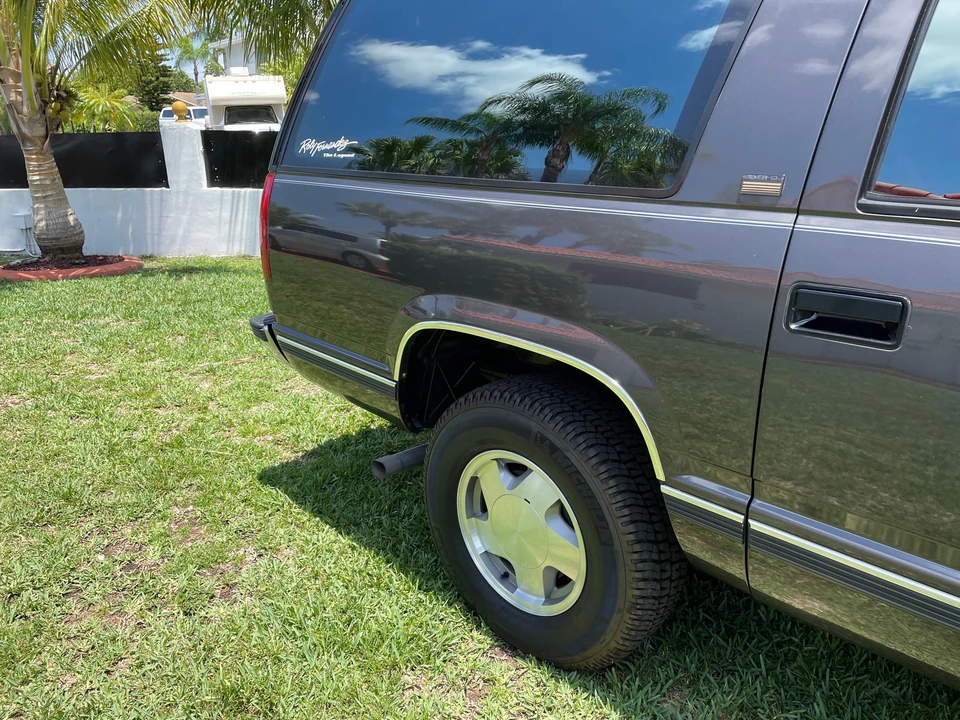 1992 Chevrolet Suburban 8th Gen - Image 26 of 31