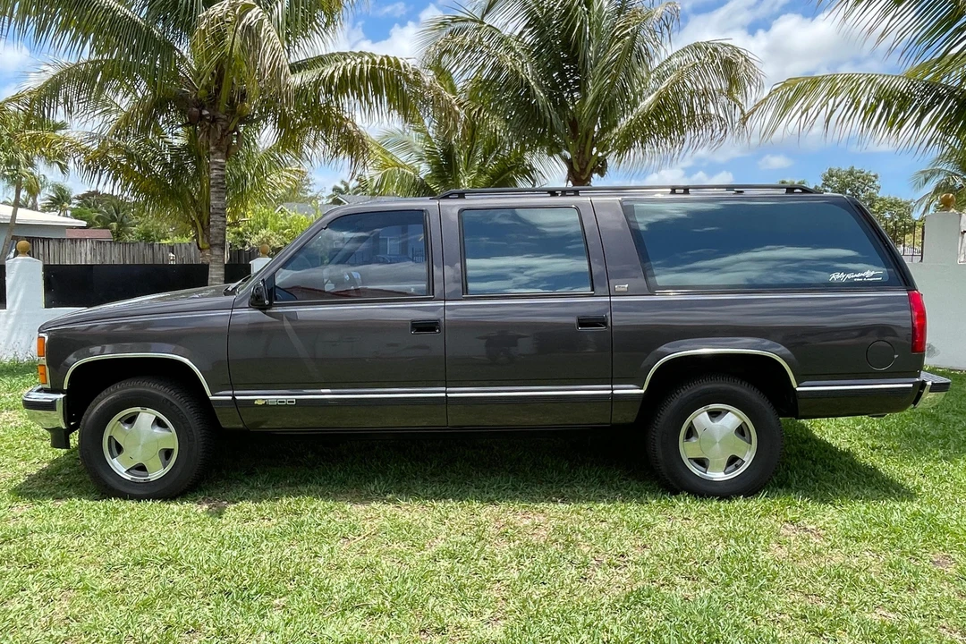 1992 Chevrolet Suburban 8th Gen - Image 3 of 31