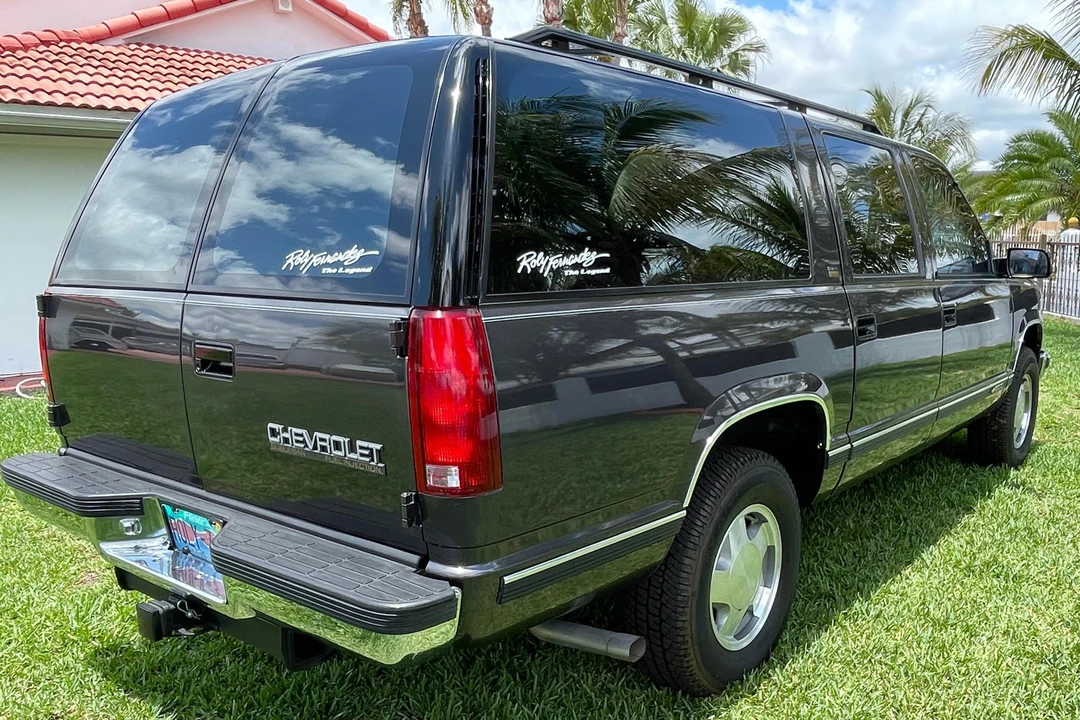 1992 Chevrolet Suburban 8th Gen - Image 4 of 31
