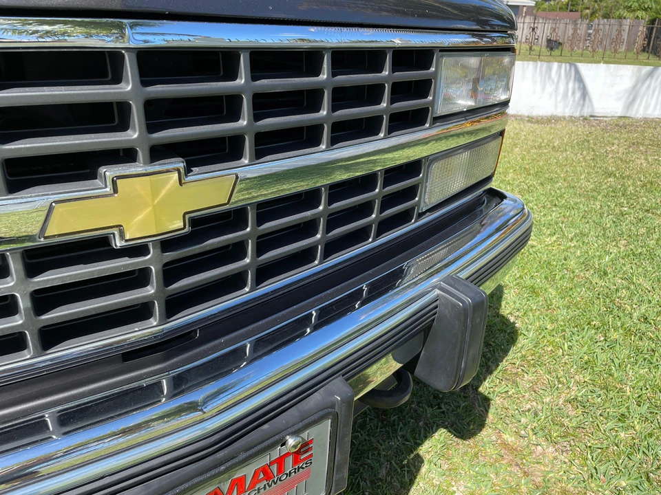 1992 Chevrolet Suburban 8th Gen - Image 15 of 31