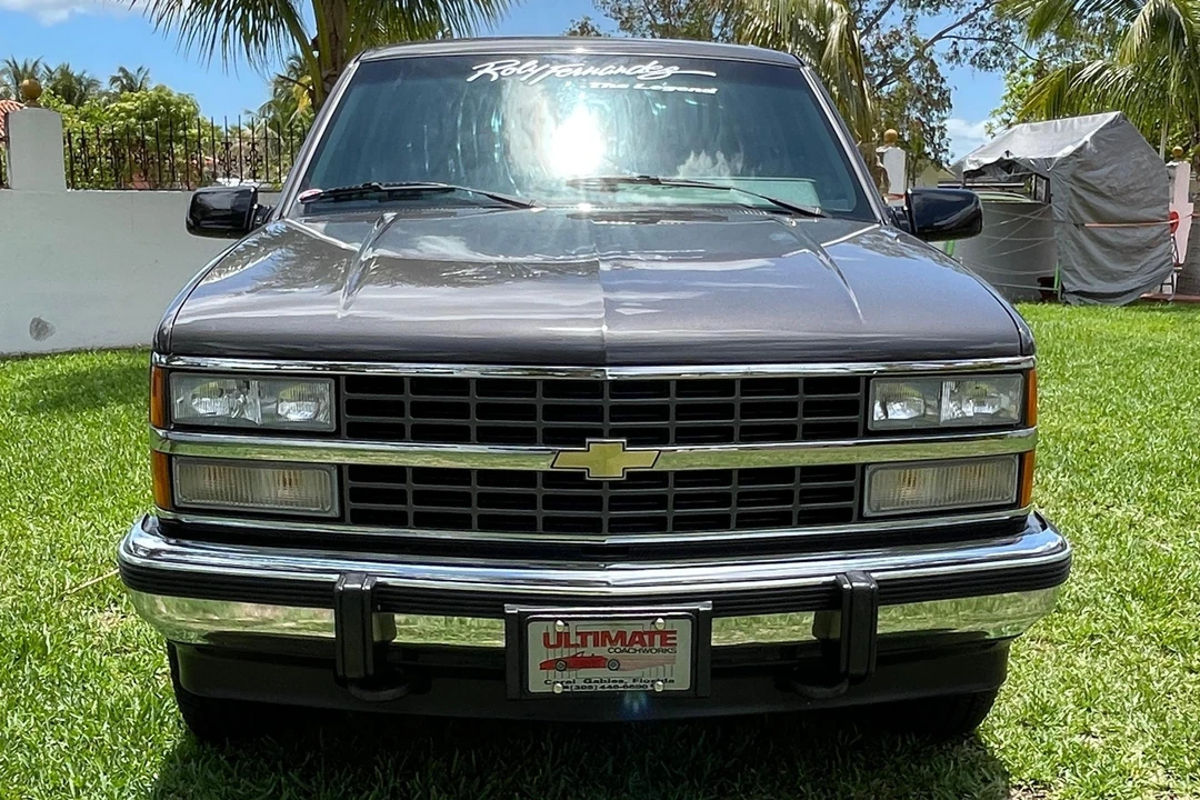 1992 Chevrolet Suburban 8th Gen - Image 2 of 31
