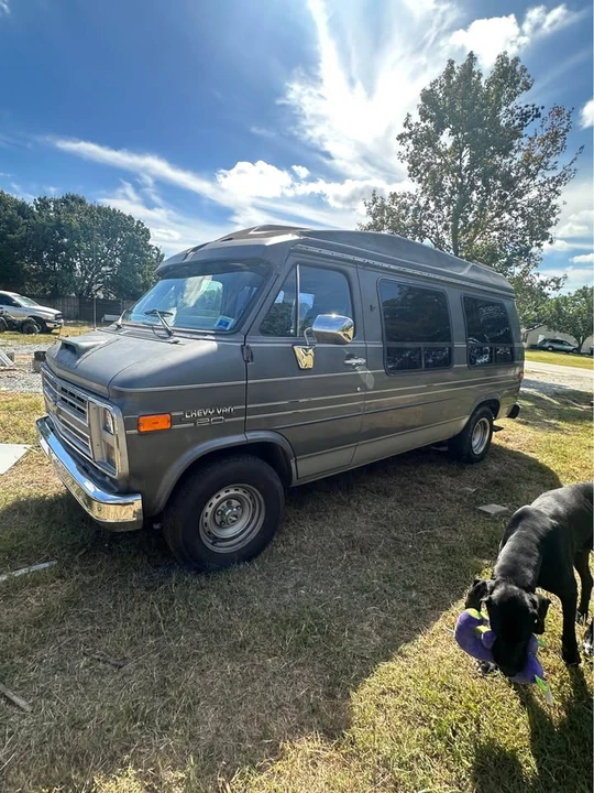 1992 Chevrolet G-Series Van - Image 2 of 4
