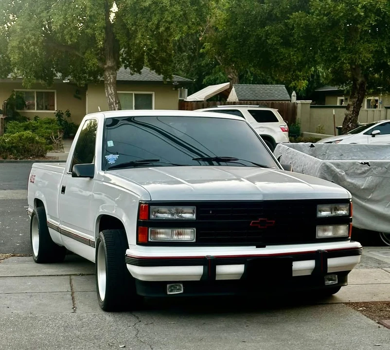 1992 Chevrolet Silverado - Image 2 of 15