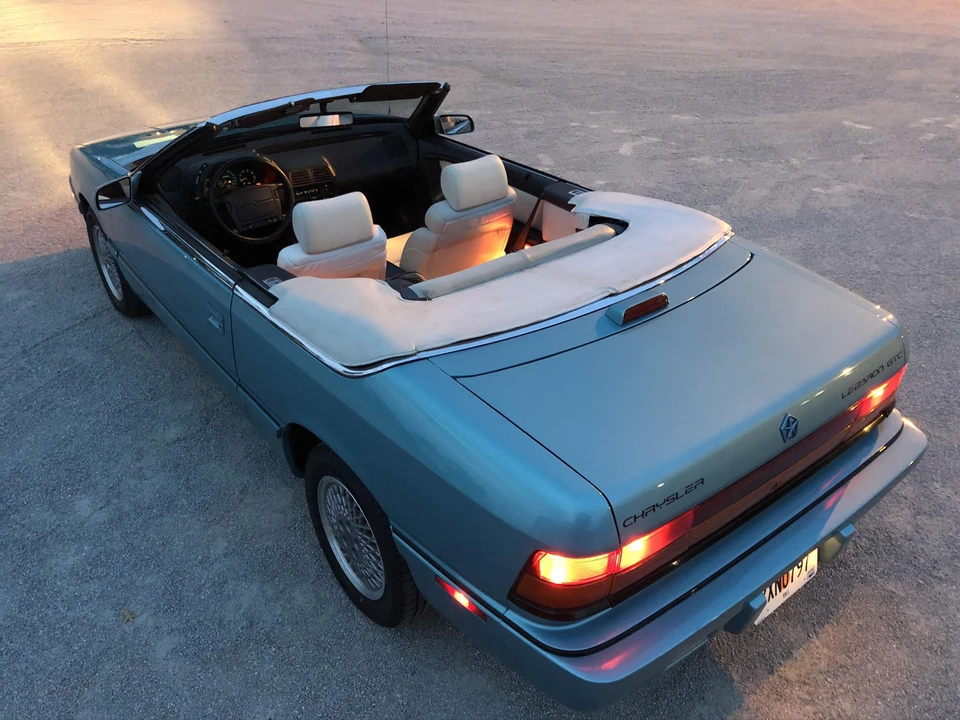 1992 Chrysler LeBaron - Image 26 of 31