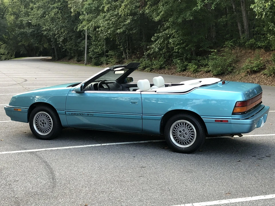1992 Chrysler LeBaron - Image 22 of 31