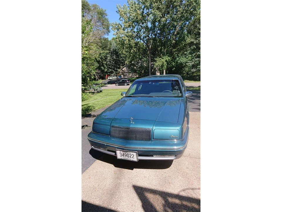 1992 Chrysler New Yorker - Image 2 of 16