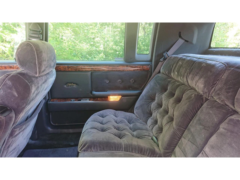 1992 Chrysler New Yorker - Image 6 of 16
