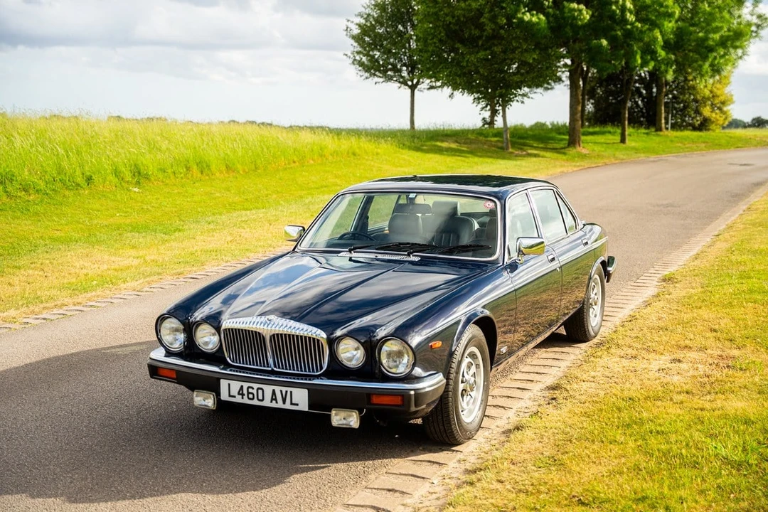 1992 Daimler - Image 2 of 31