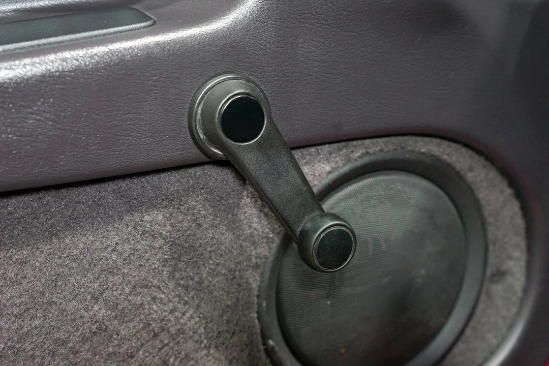 1992 Dodge Daytona - Image 28 of 31