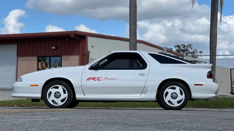1992 Dodge Daytona - Image 2 of 16