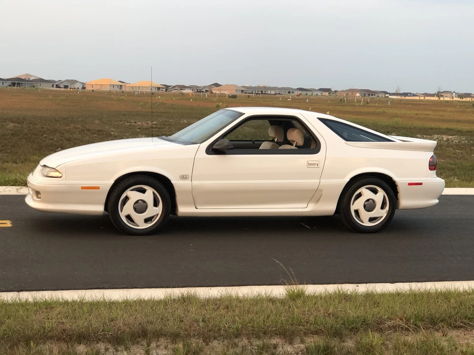 1992 Dodge Daytona - Image 17 of 31
