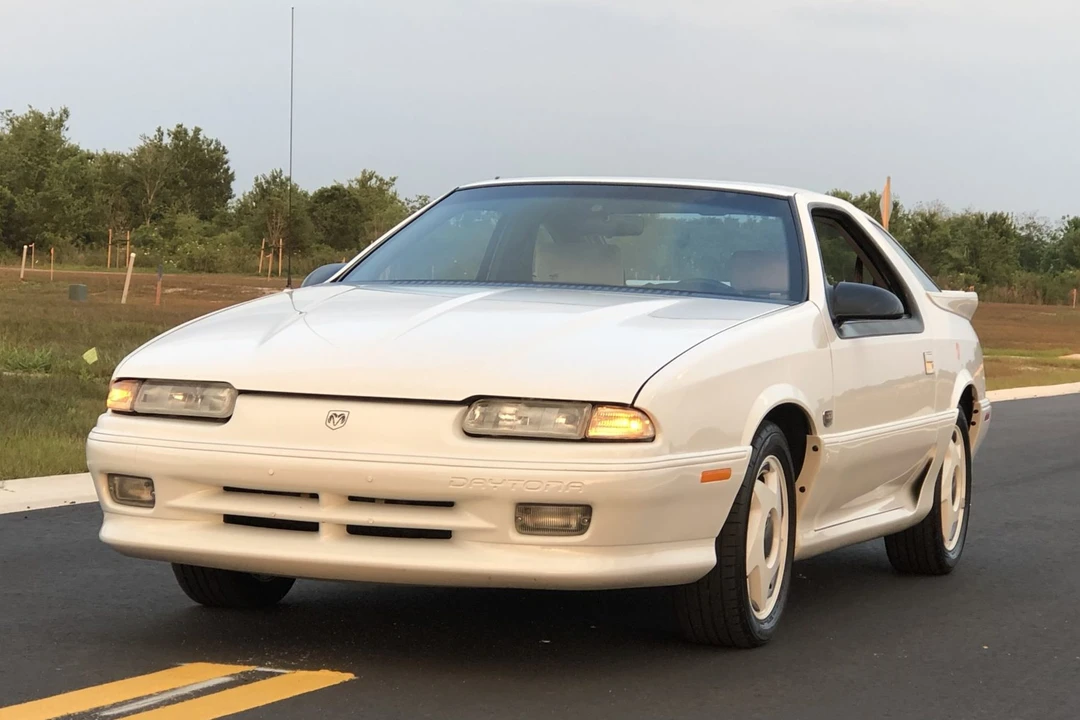 1992 Dodge Daytona - Image 13 of 31