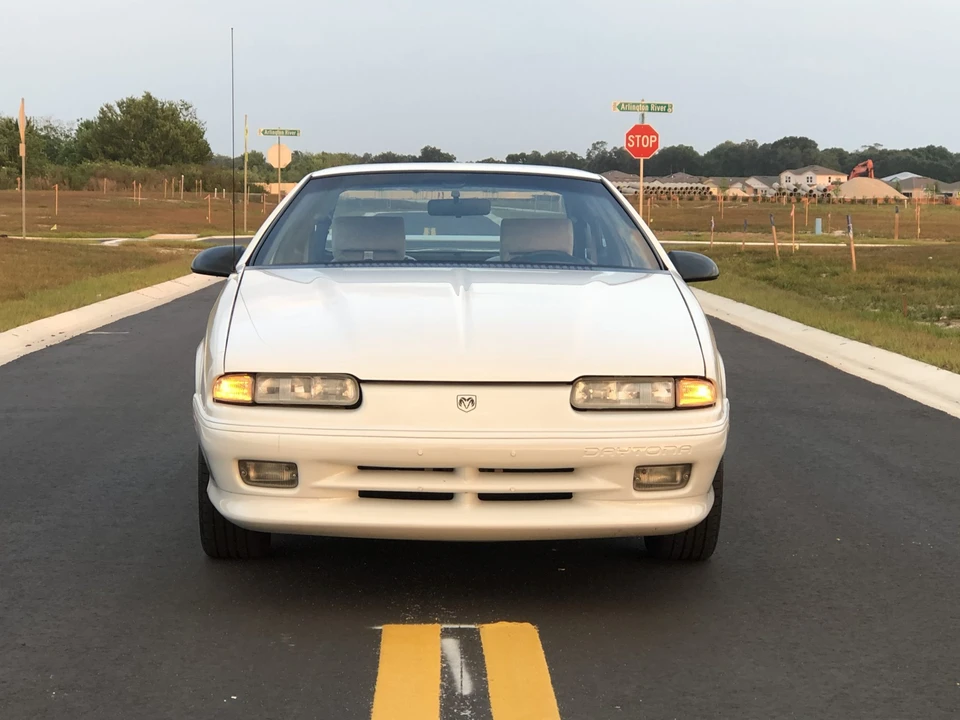 1992 Dodge Daytona - Image 11 of 31