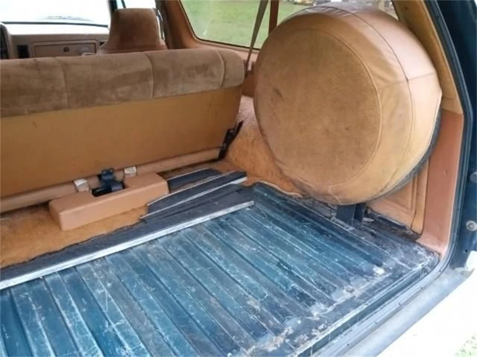 1992 Dodge Ramcharger - Image 14 of 17