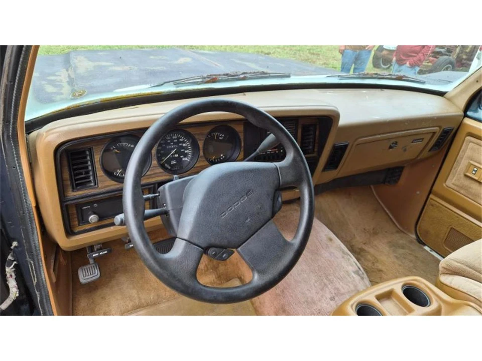1992 Dodge Ramcharger - Image 8 of 17