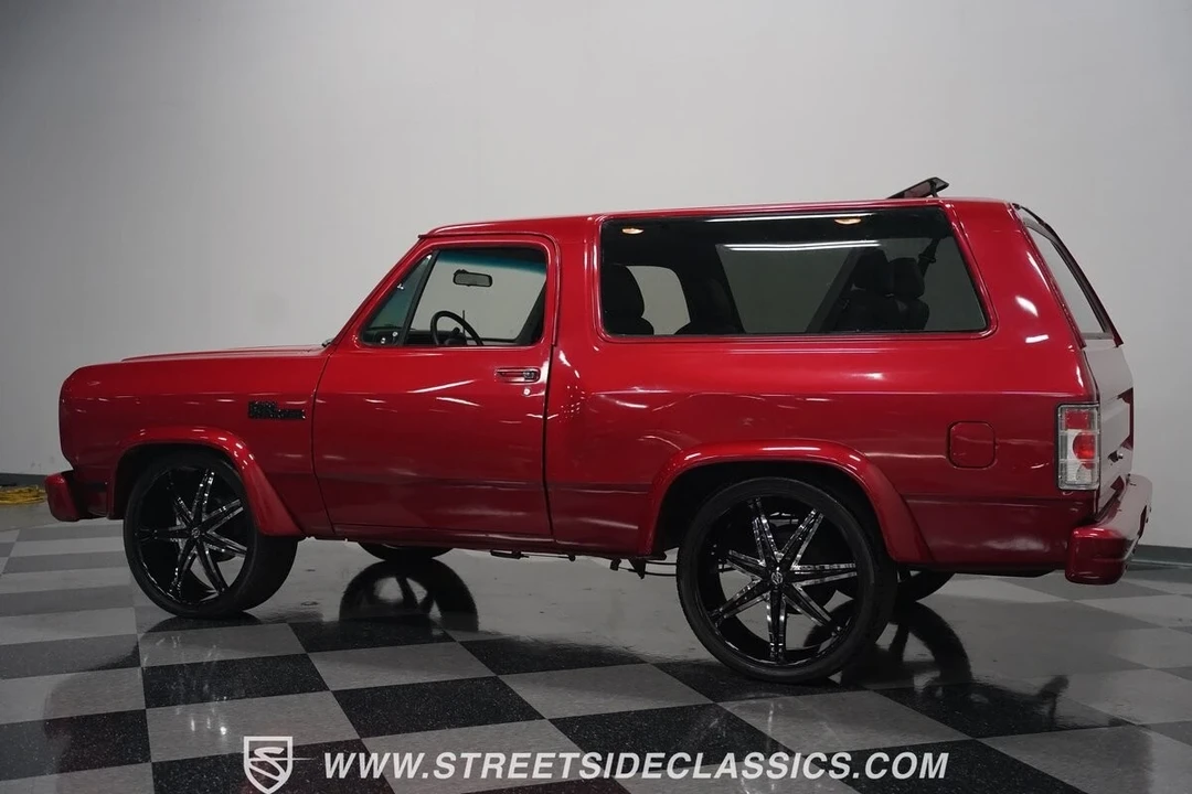 1992 Dodge Ramcharger - Image 11 of 12