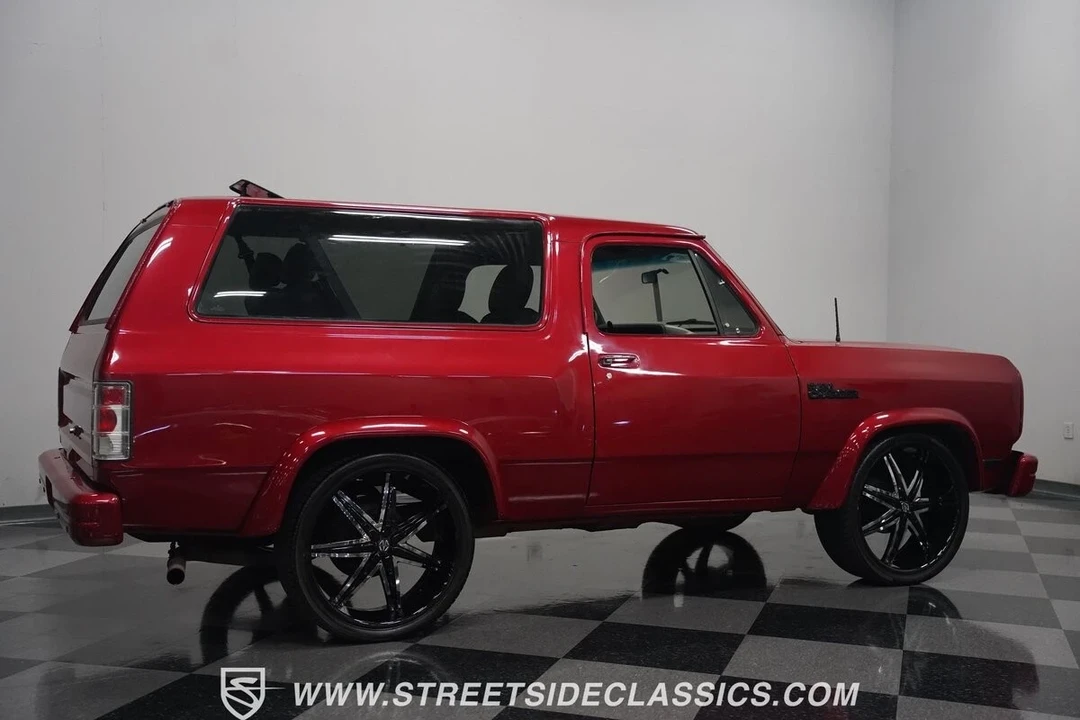 1992 Dodge Ramcharger - Image 17 of 21