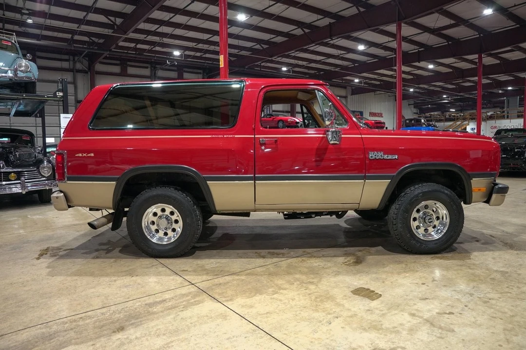 1992 Dodge Ramcharger - Image 10 of 12