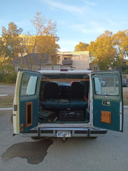 1992 Dodge Ram Van - Image 9 of 10