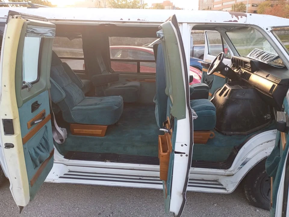 1992 Dodge Ram Van - Image 7 of 10
