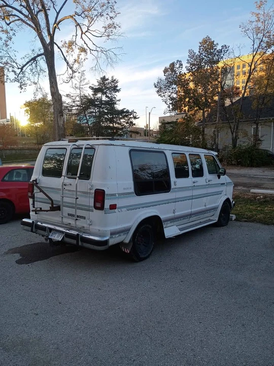 1992 Dodge Ram Van - Image 2 of 10