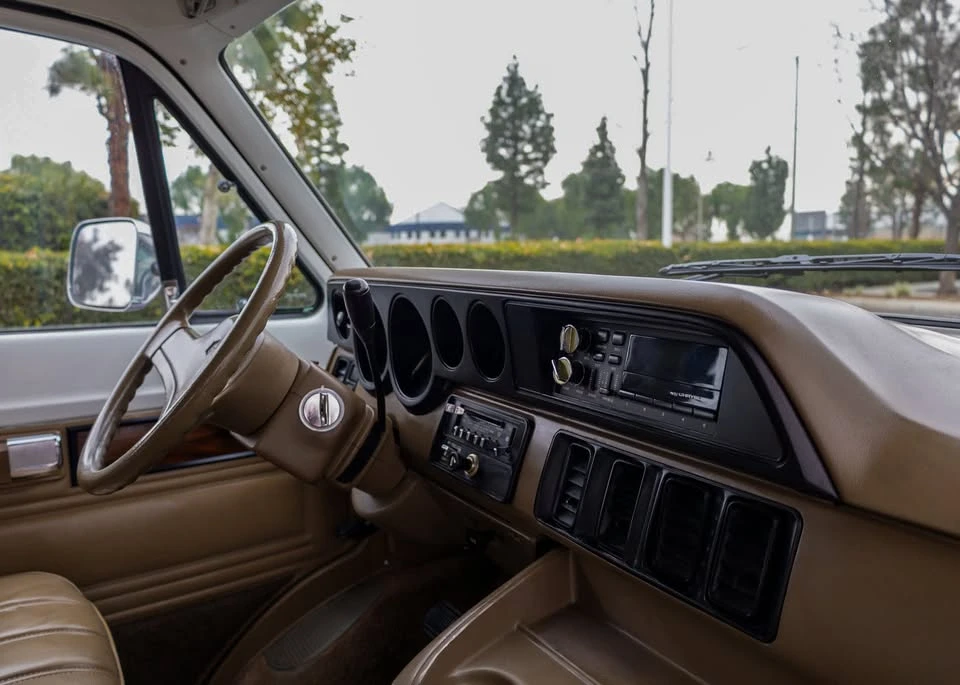 1992 Dodge Ram Van - Image 10 of 19