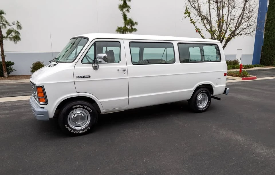1992 Dodge Ram Van - Image 2 of 19