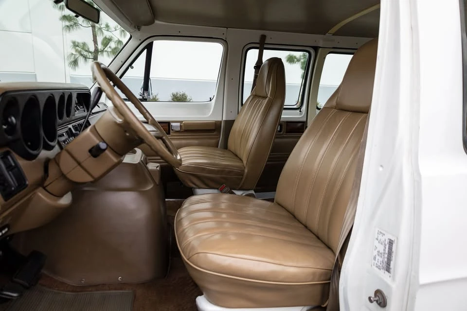 1992 Dodge Ram Van - Image 16 of 19