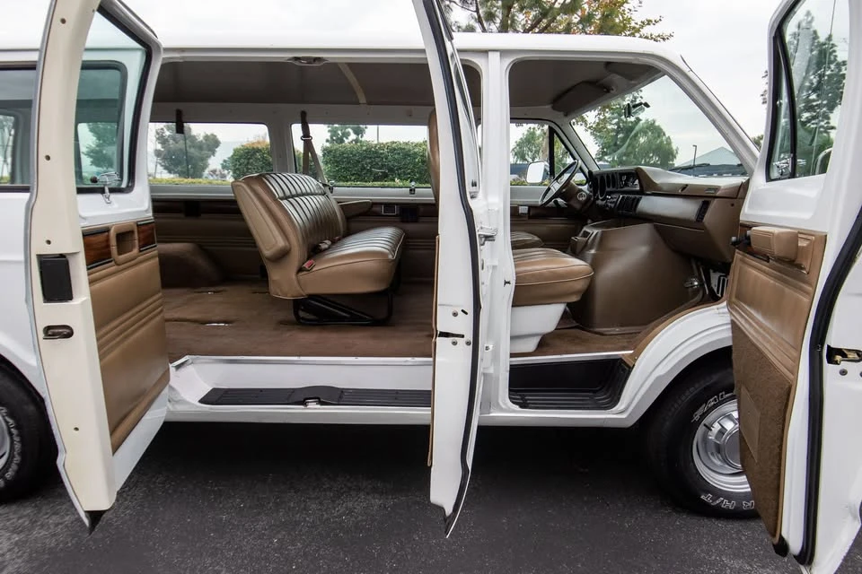 1992 Dodge Ram Van - Image 9 of 19