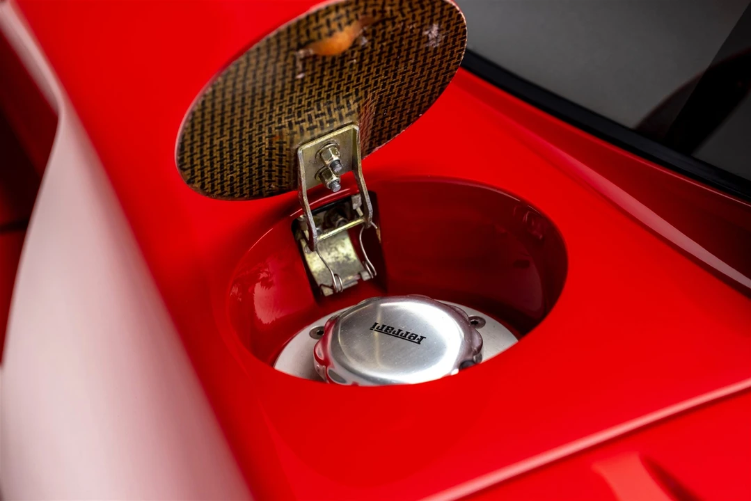 1992 Ferrari F40 - Image 30 of 31
