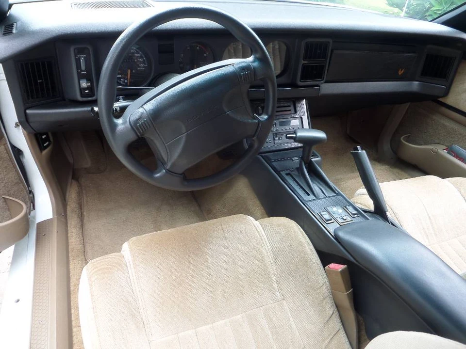 1992 Pontiac Firebird 3rd Gen - Image 11 of 17
