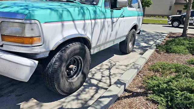1992 Ford Bronco Sport Utility 2D