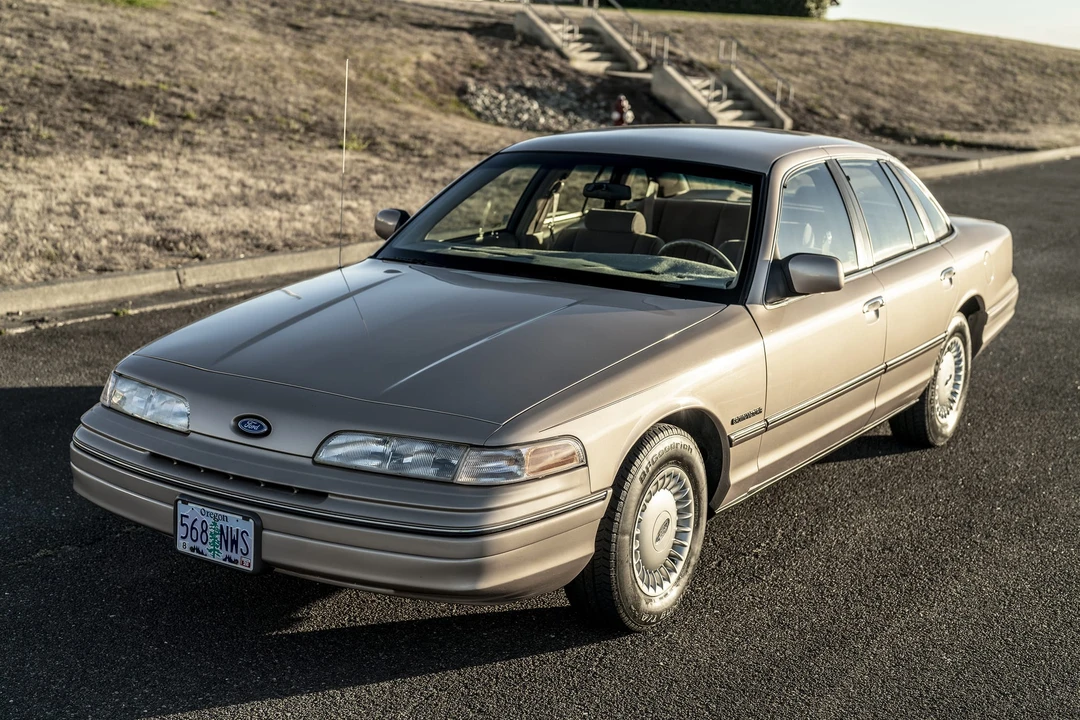 1992 Ford Crown Victoria - Image 2 of 31