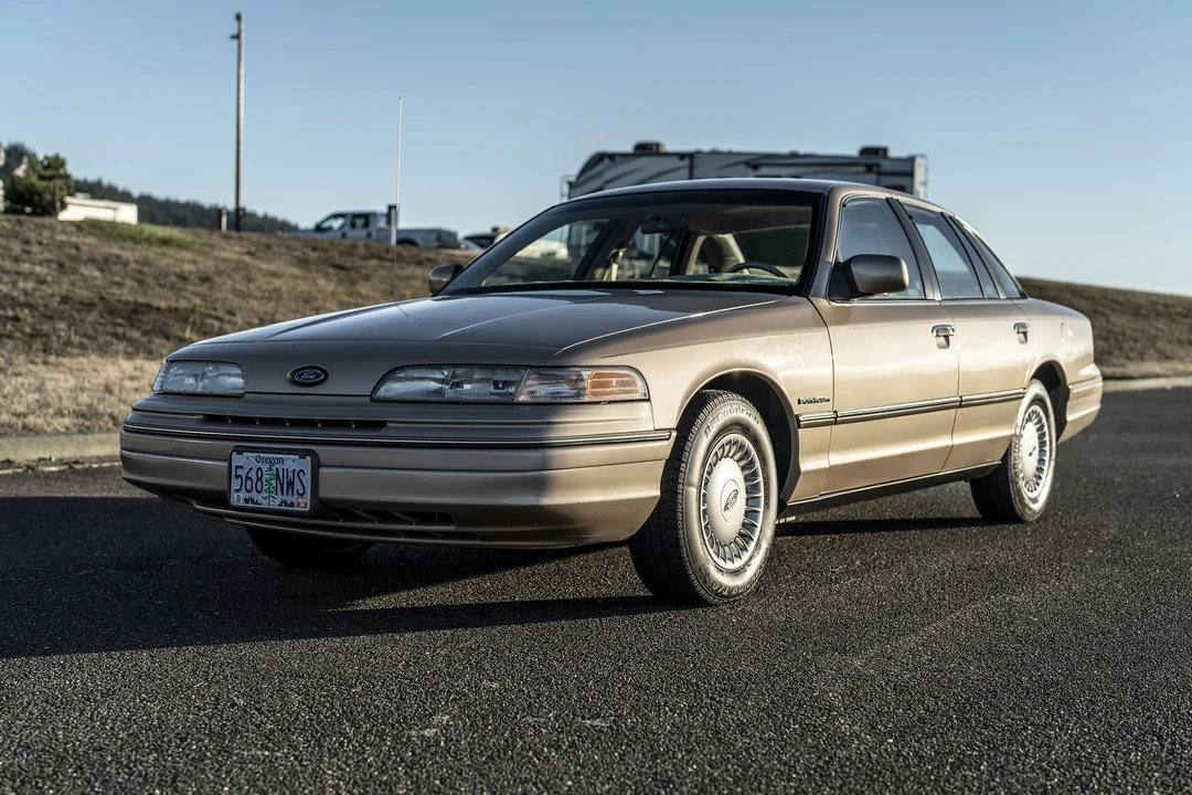 1992 Ford Crown Victoria - Image 3 of 31