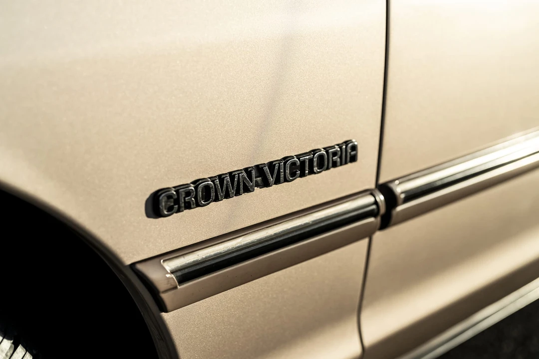 1992 Ford Crown Victoria - Image 18 of 31