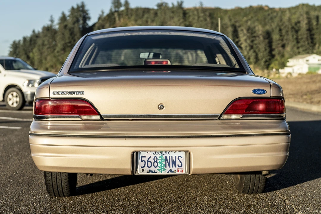 1992 Ford Crown Victoria - Image 9 of 31