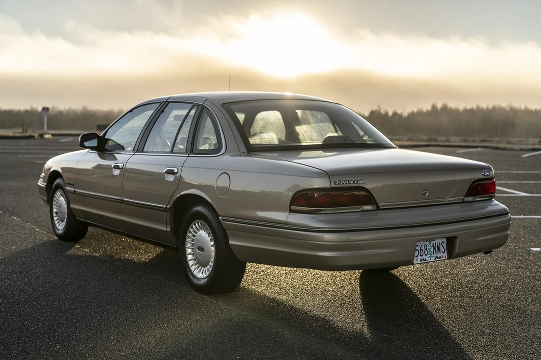 1992 Ford Crown Victoria - Image 10 of 31