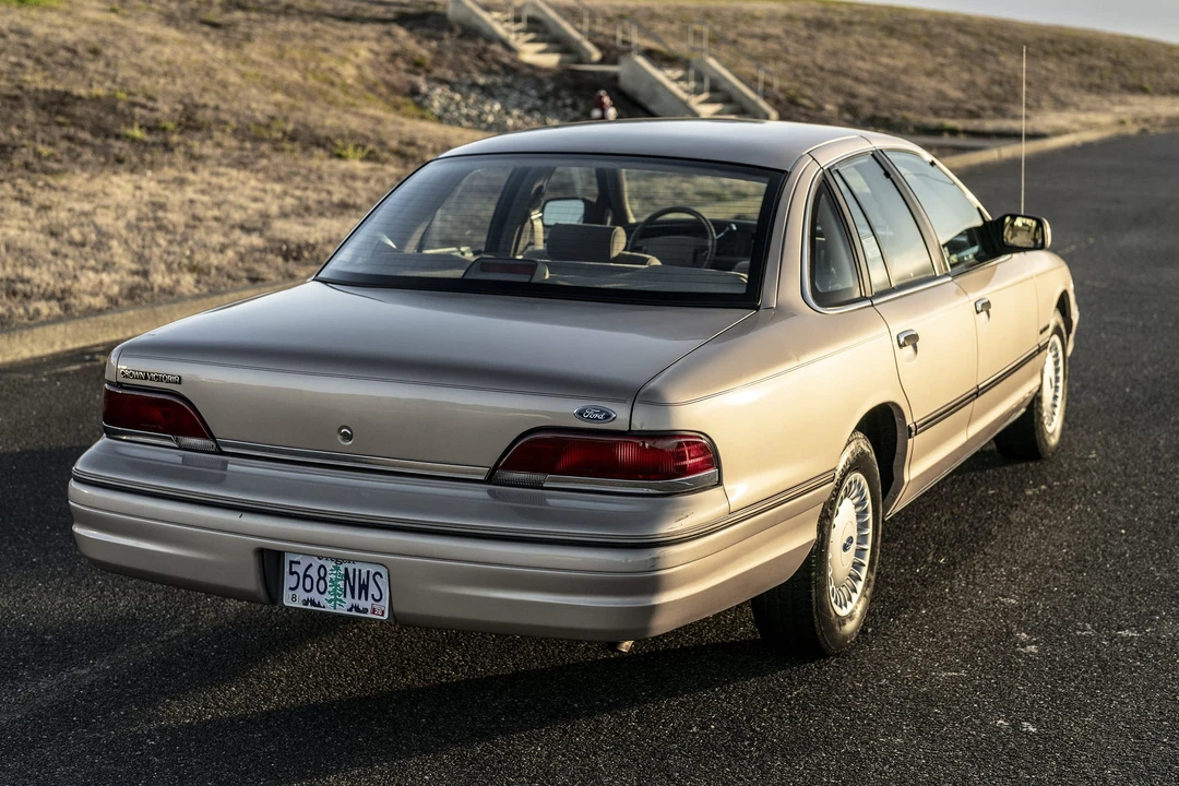 1992 Ford Crown Victoria - Image 6 of 31