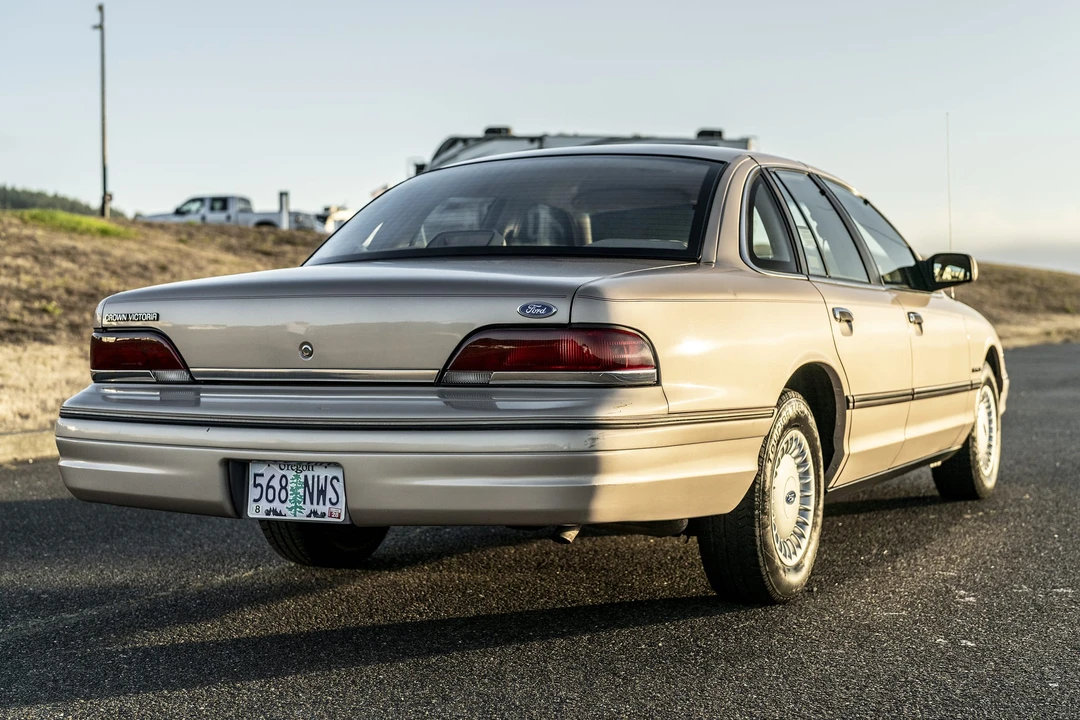 1992 Ford Crown Victoria - Image 7 of 31