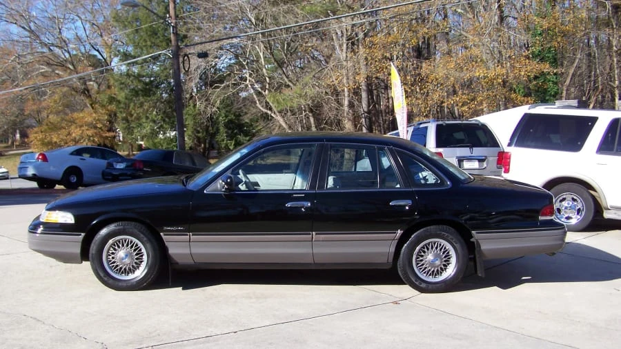1992 Ford Crown Victoria - Image 2 of 26