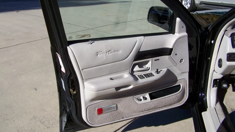 1992 Ford Crown Victoria - Image 3 of 26