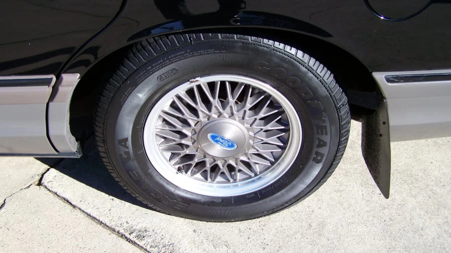 1992 Ford Crown Victoria - Image 17 of 26