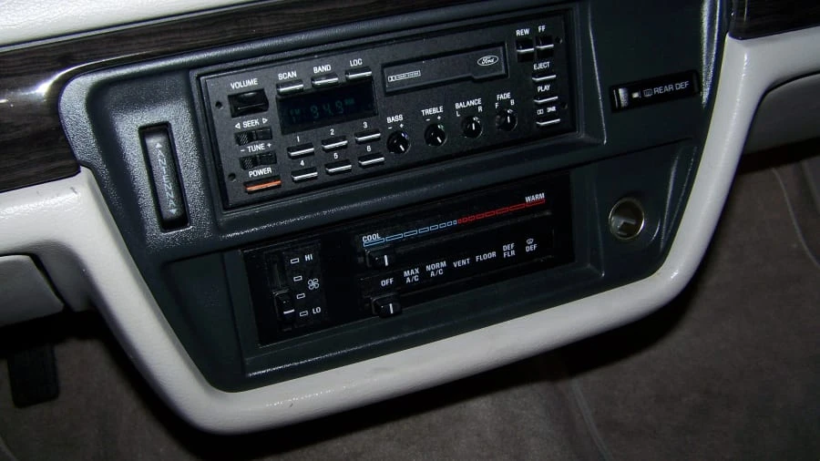 1992 Ford Crown Victoria - Image 7 of 26