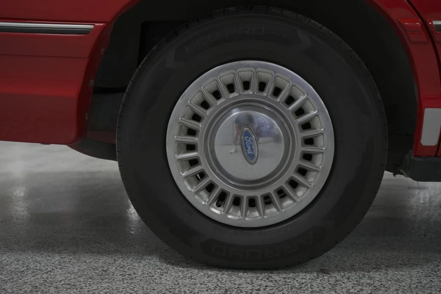 1992 Ford Crown Victoria - Image 19 of 31