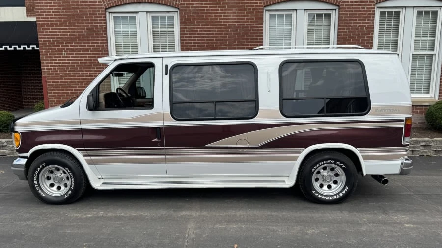 1992 Ford Econoline Van - Image 2 of 13