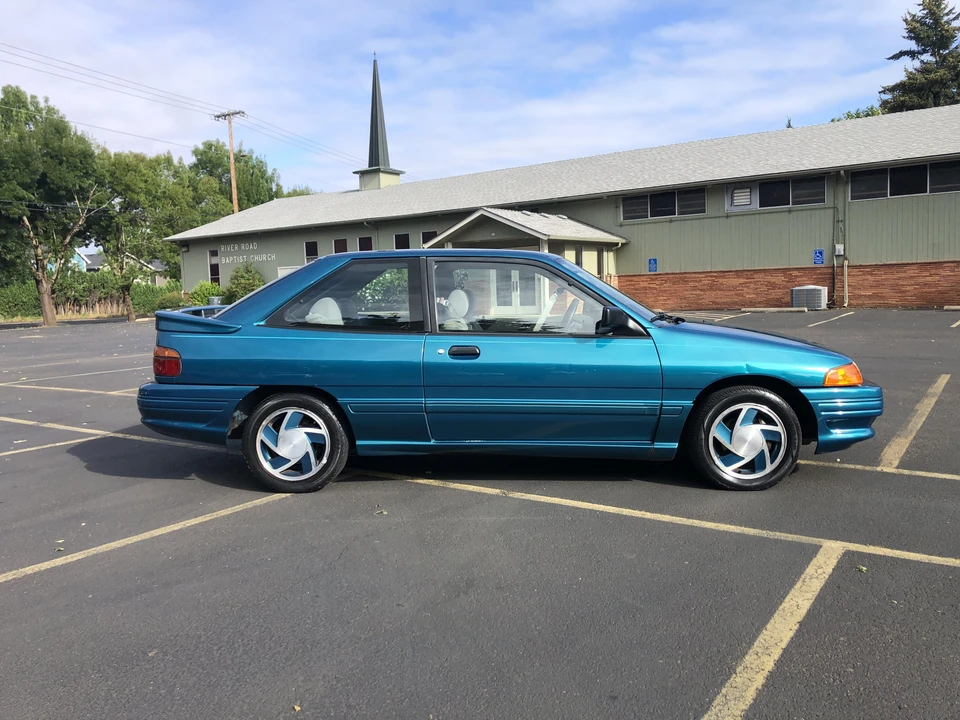 1992 Ford Escort (North America) - Image 15 of 31