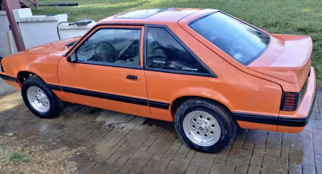 1992 Ford Mustang LX Hatchback 2D